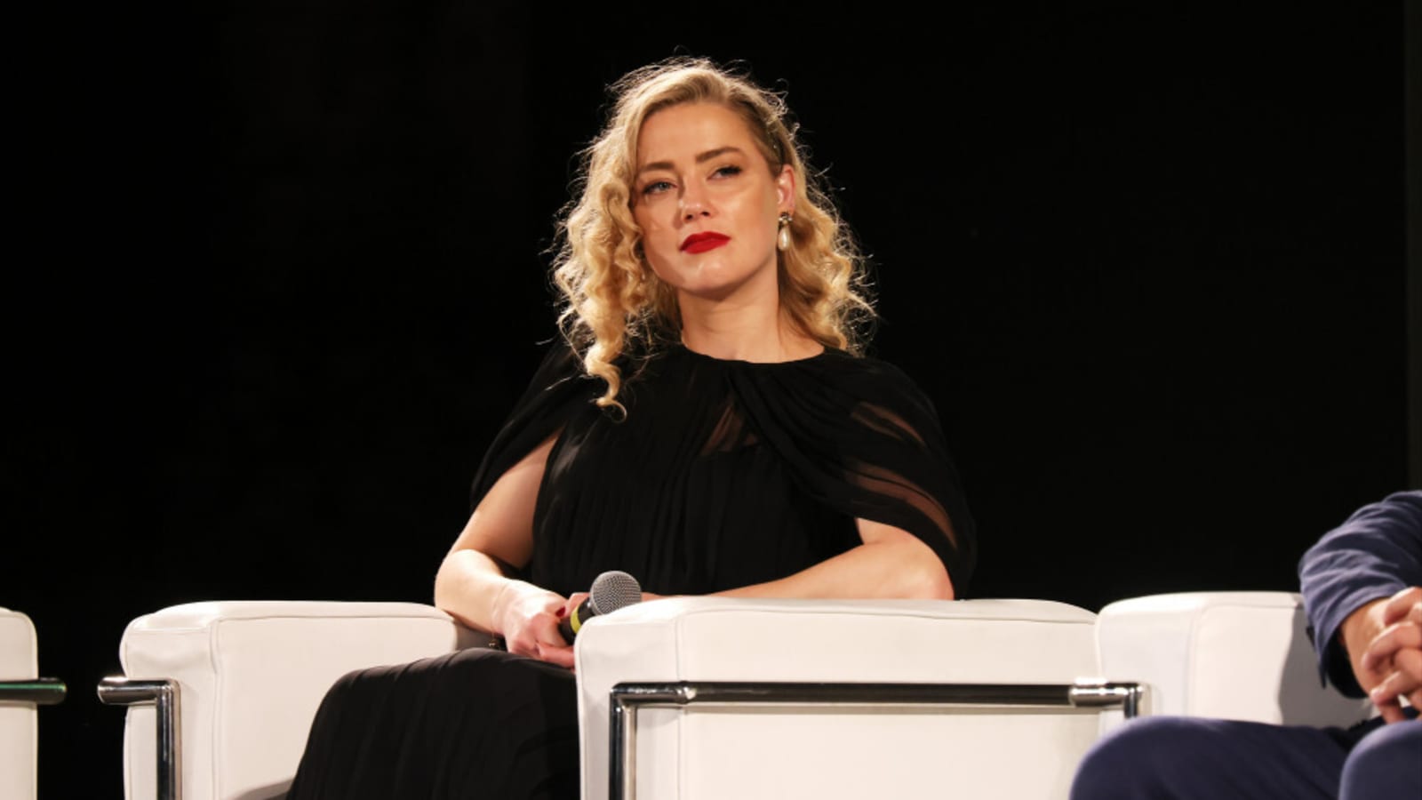 Amber Heard moves into theatre