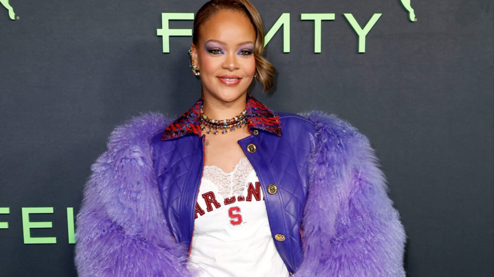 Rihanna claps back at social media troll