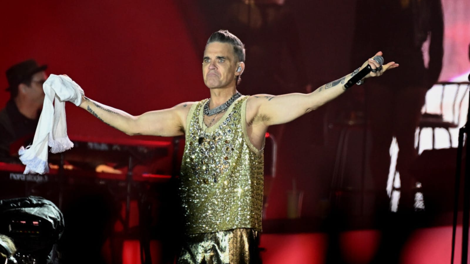 Robbie Williams wants longevity like Sir Rod Stewart