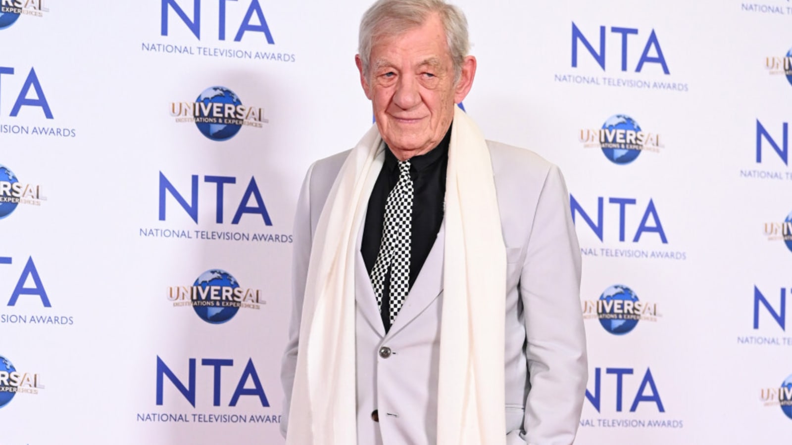 Sir Ian McKellen urges famous gay actors not to &#39;stay in the closet&#39;