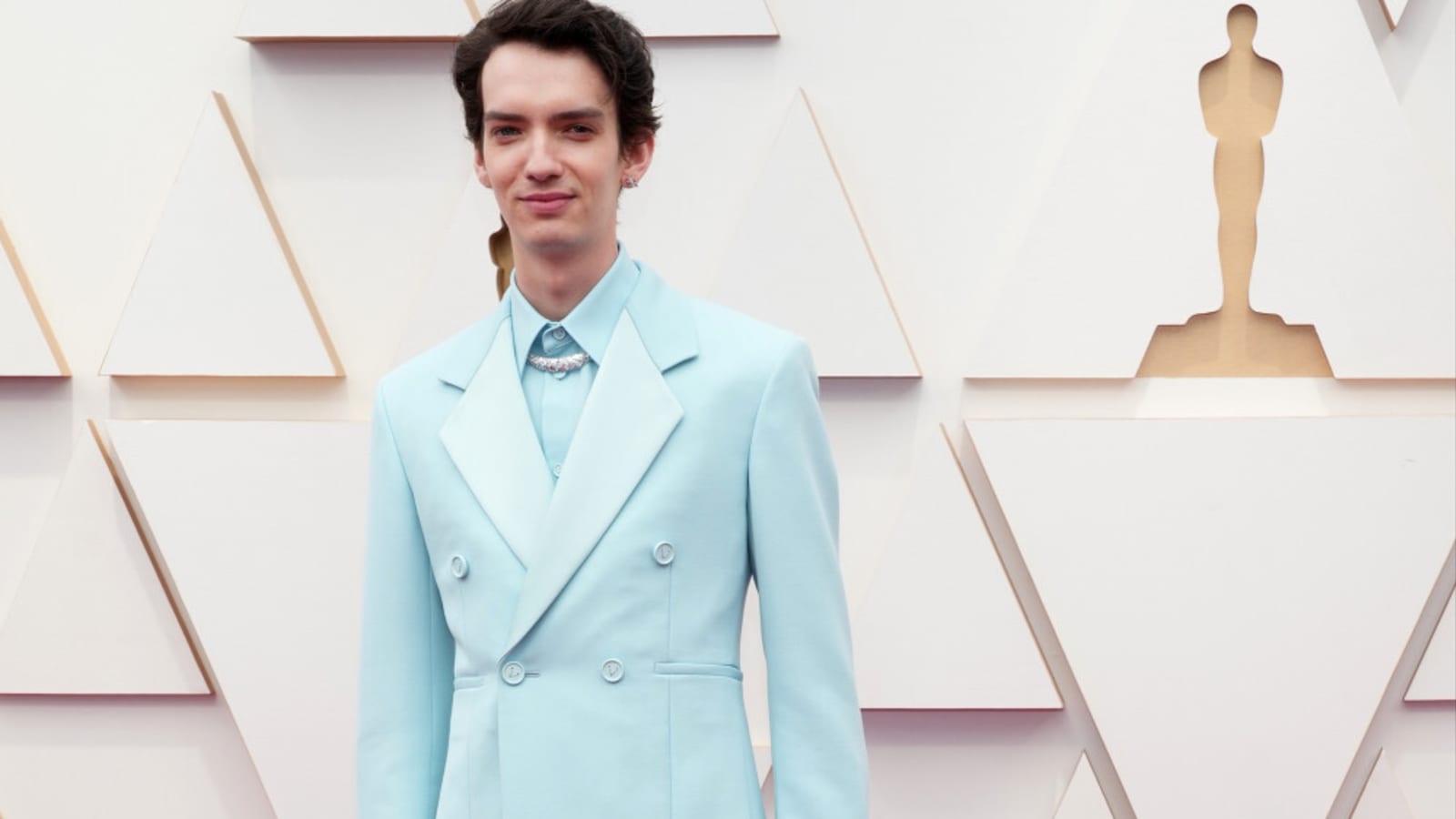 Kodi Smit-McPhee blind in one eye