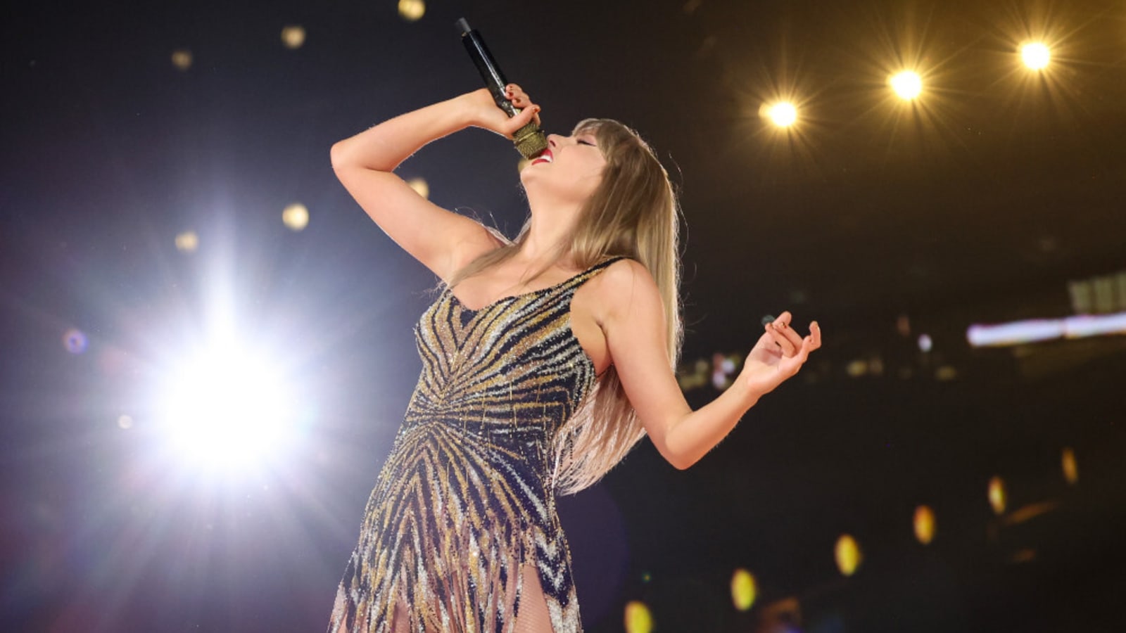 Taylor Swift obtains temporary retraining order