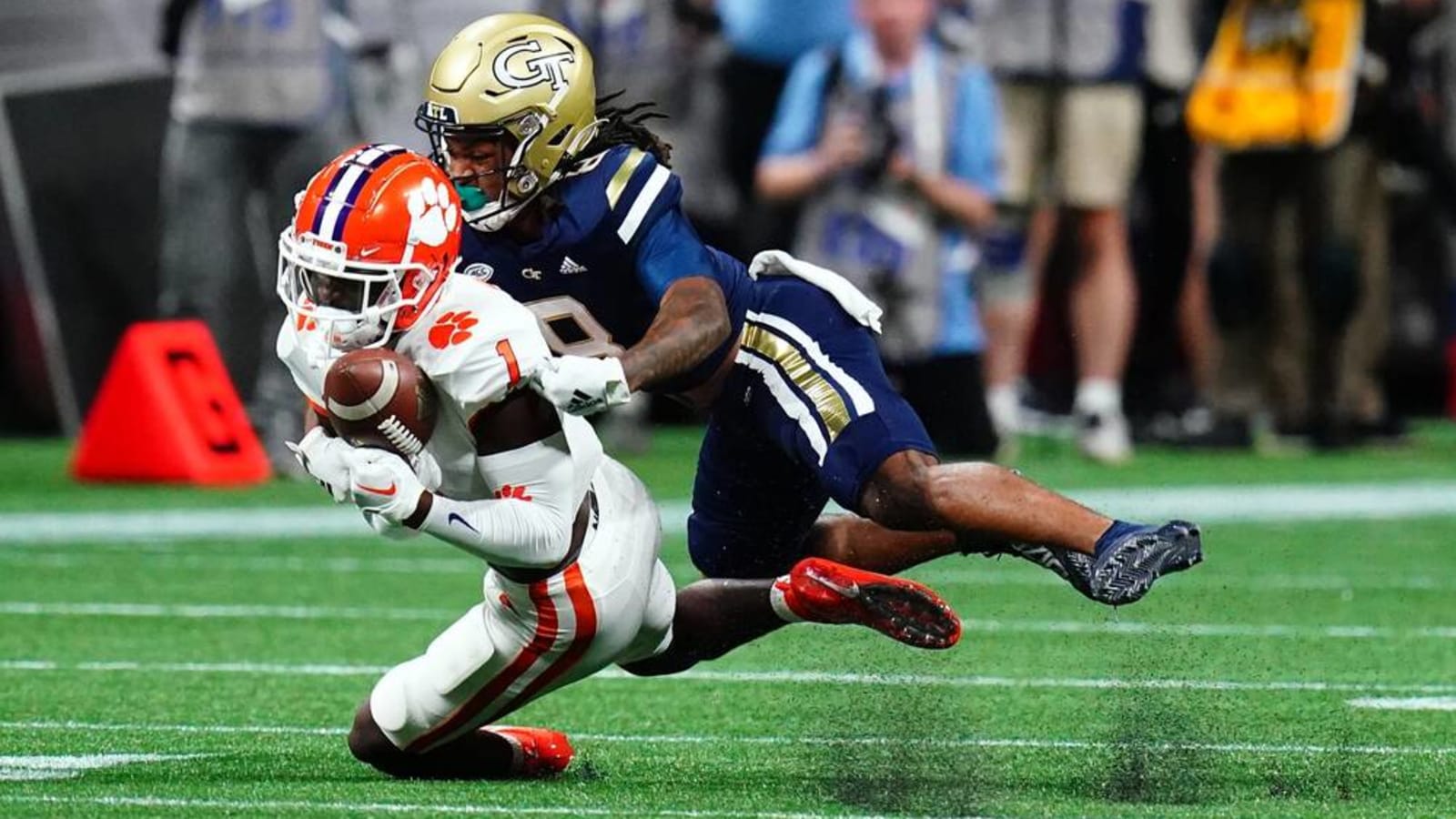 2 Texas Longhorns Named to 2024 Lott Trophy Watchlist