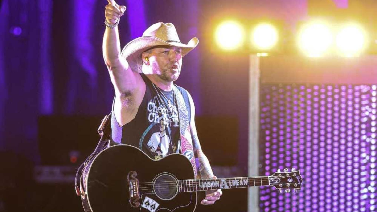 Time Travel to 2009 with Country Music