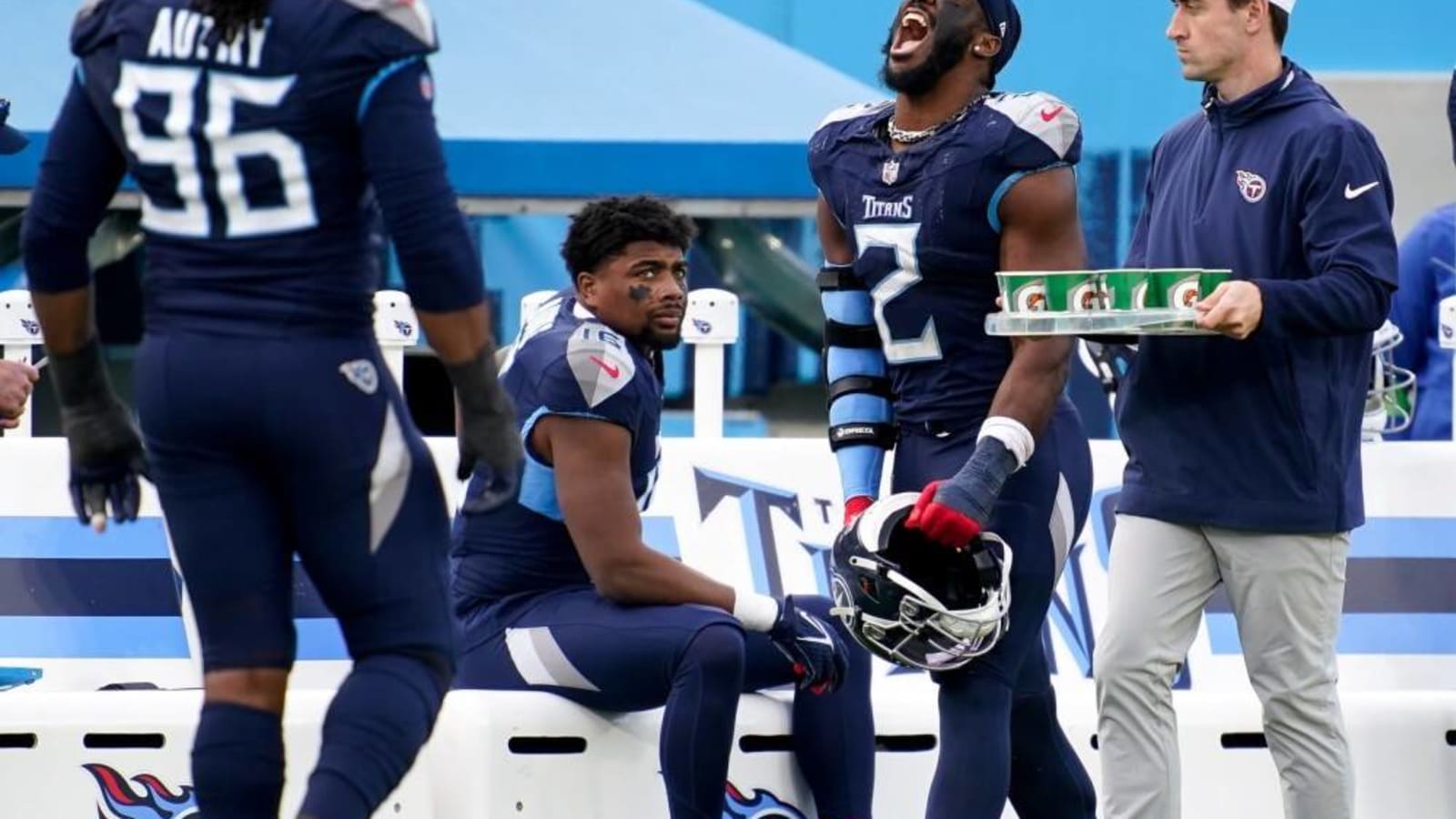 Hot Takes on Titans Free Agents: Arguments For, Against Re-signing Azeez Al-Shaai