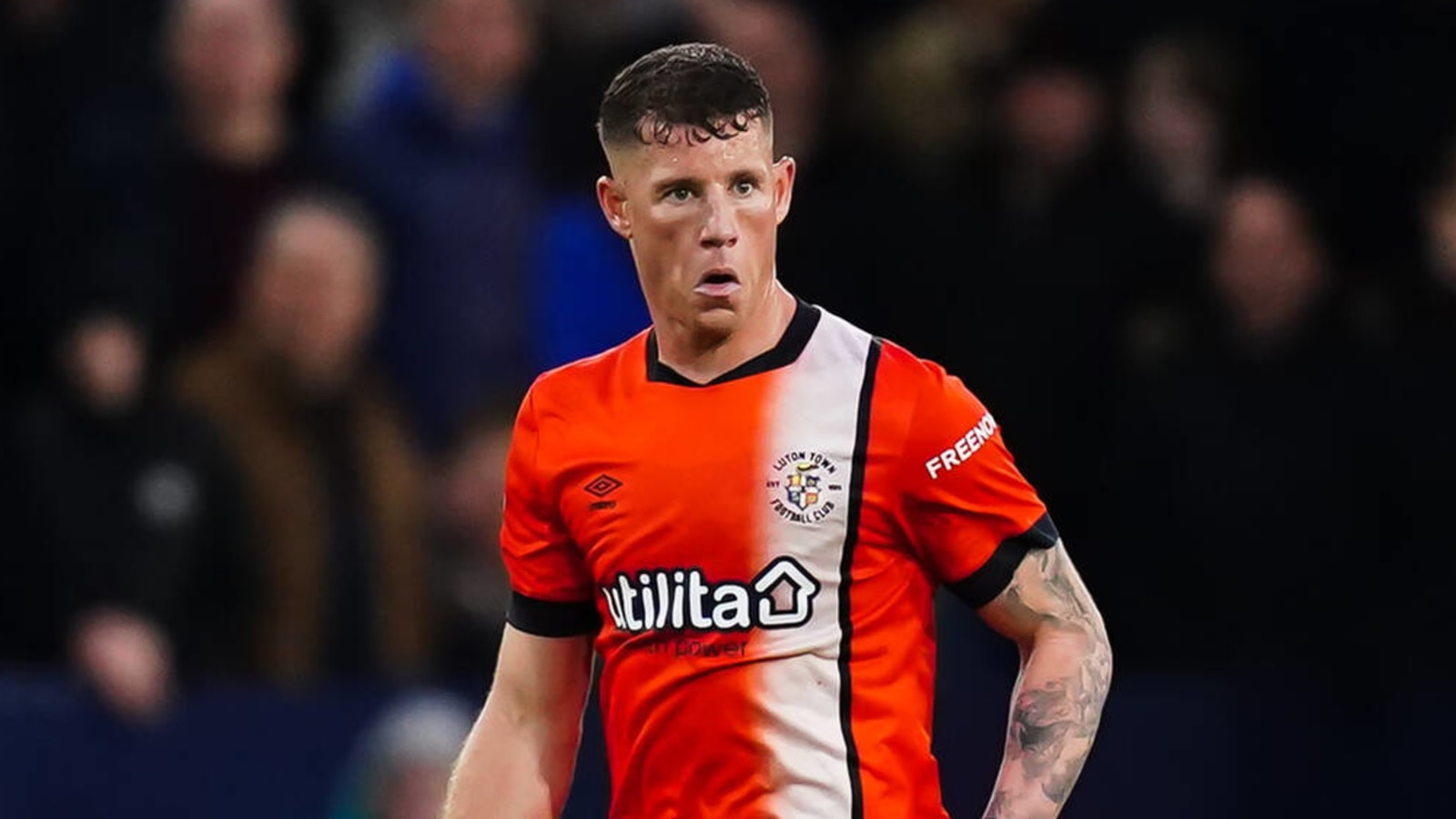 Manchester United prepare shock move for Luton Town midfielder