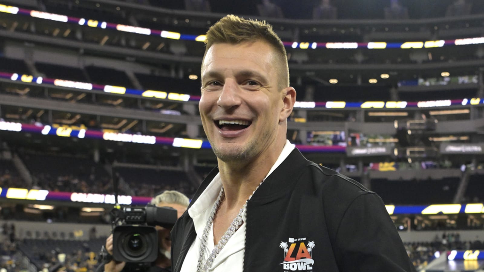Rob Gronkowski discusses 'unfair' pressure on Tom Brady as announcer