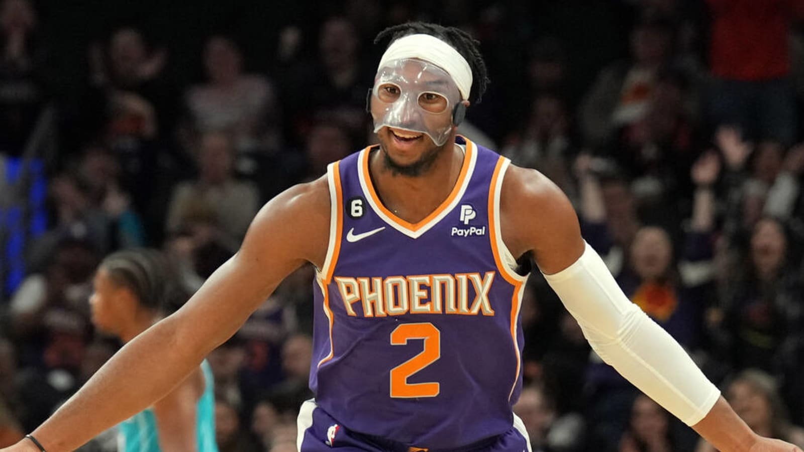 Suns reach agreements with four free agents