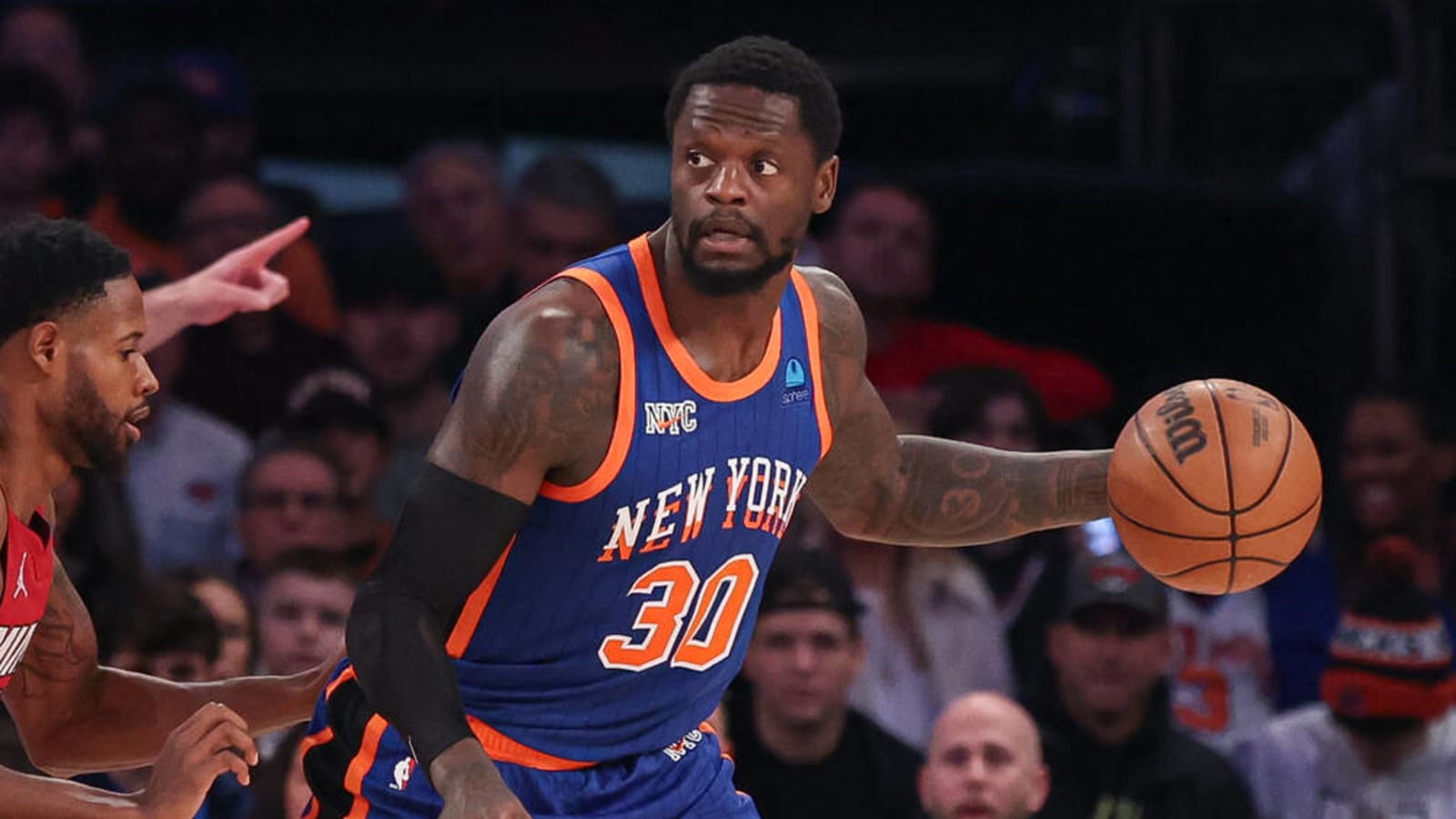 Knicks star expected to miss several weeks with shoulder injury