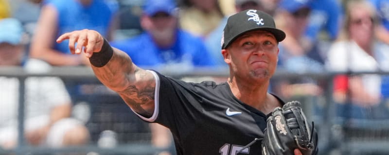 Infielder elects free agency after being DFA'd by White Sox