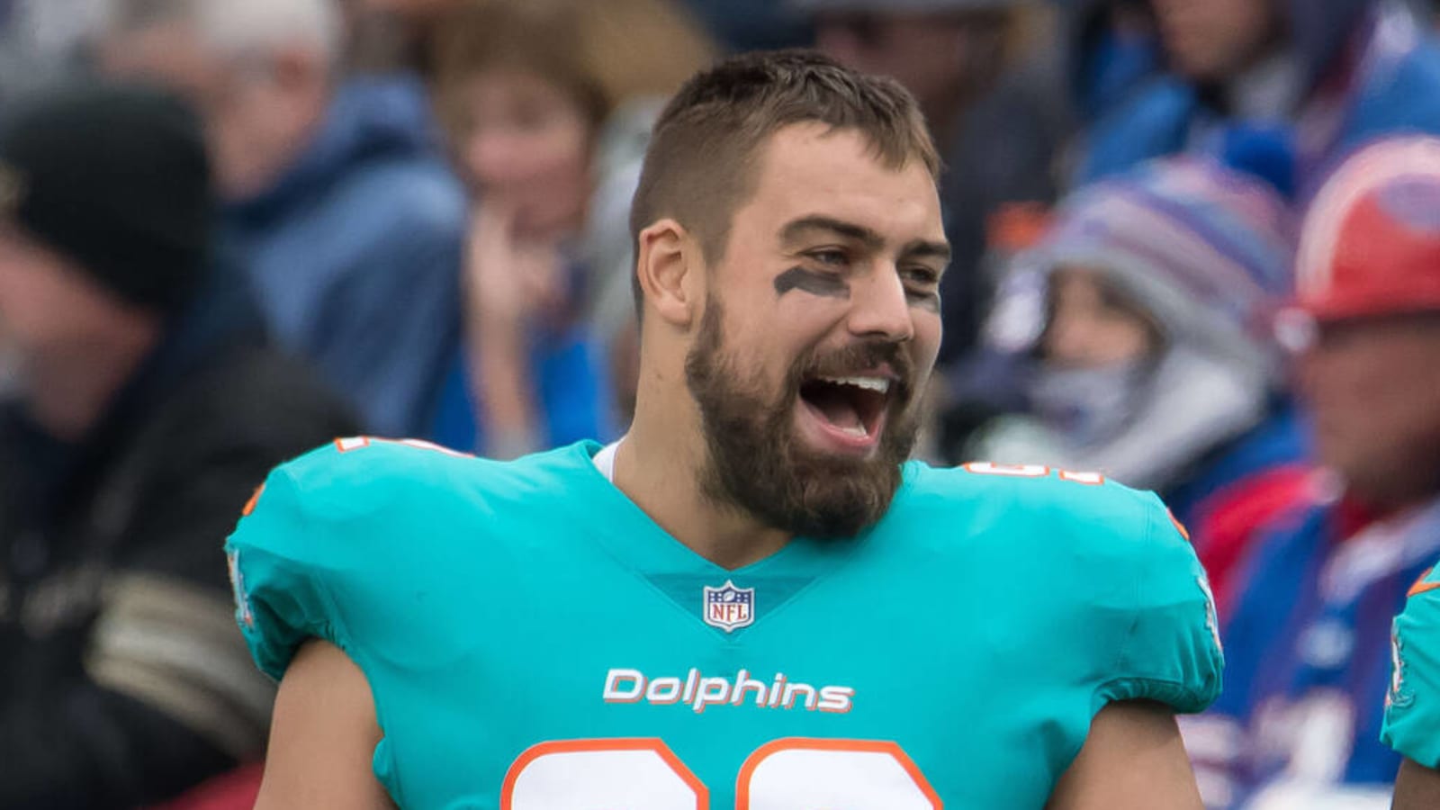 Dolphins agree to extension with key defensive lineman