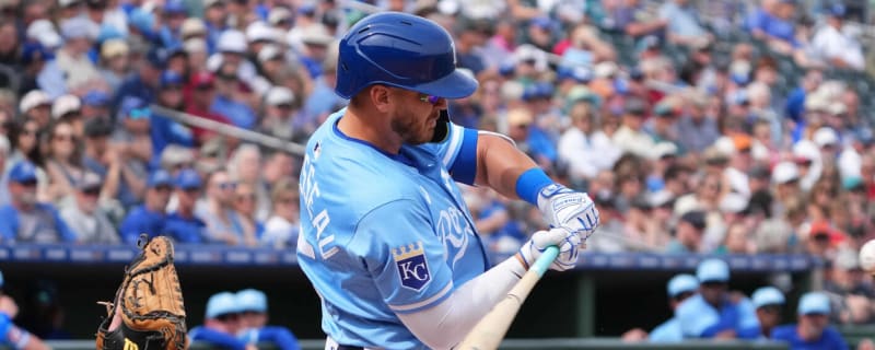 Royals release veteran IF from minors pact