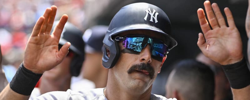 Yankees DH Matt Carpenter fractures left foot on foul ball