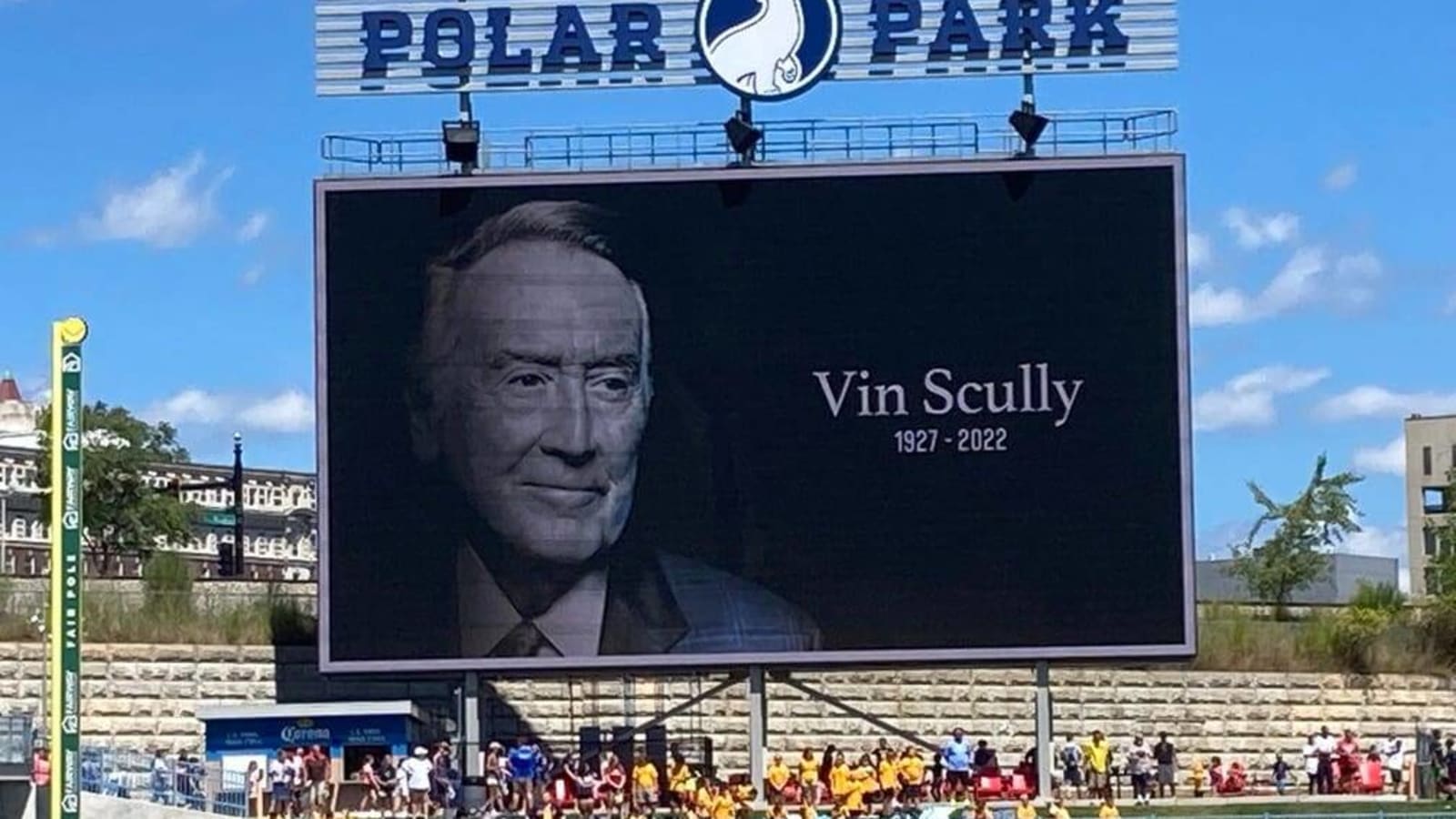  Vin Scully&#39;s Home Sells for $14 Million