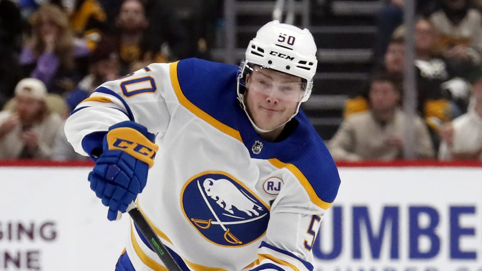 Hurricanes expected to sign Eric Robinson
