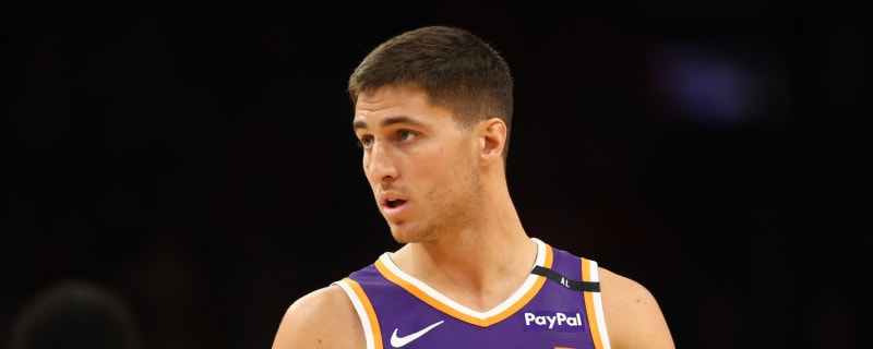 Suns guard fractures right ankle
