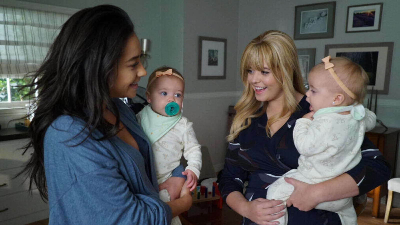 ‘Pretty Little Liars’ Alum Sasha Pieterse Says Alison & Emily’s Divorce Should ‘Not Have Happened’