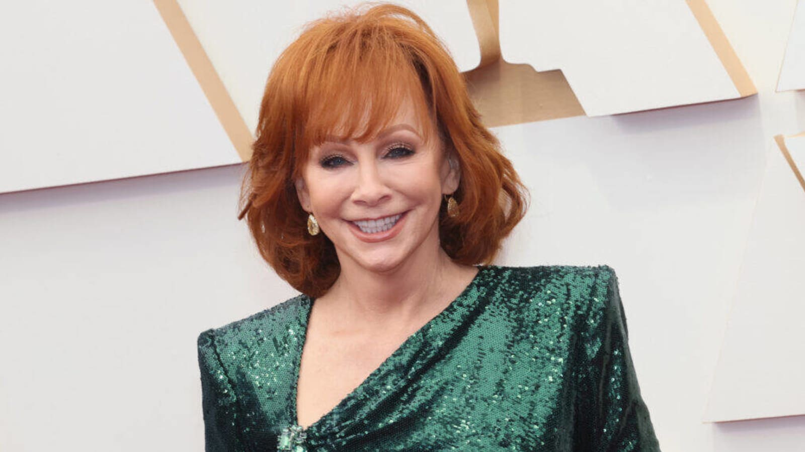 Reba McEntire Opens Up About Her New NBC Sitcom ‘Happy’s Place’ & Reveals She’s Singing the Theme Song