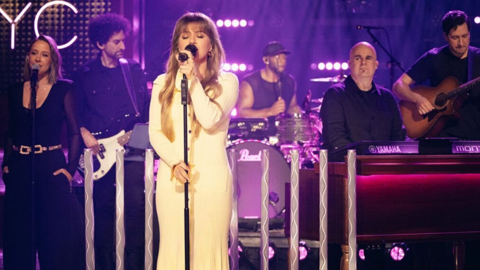 ‘The Kelly Clarkson Show’ Season 6 Guest List: ‘Wicked’ Movie Cast, ‘American Idol’ Stars & More