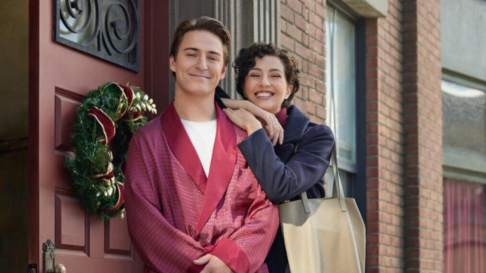 ‘Sealed with a List’: Katie Findlay & Evan Roderick Preview New Year’s ‘Buddy Comedy’ With Feelings