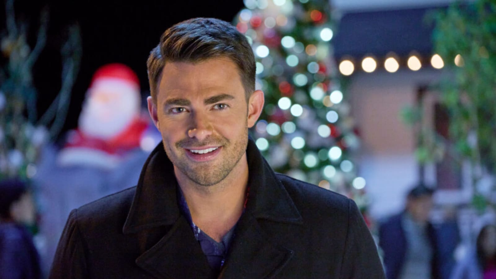 Jonathan Bennett to Star in Rom-Com Trilogy ‘The Groomsmen’ & Host ‘Finding Mr. Christmas’