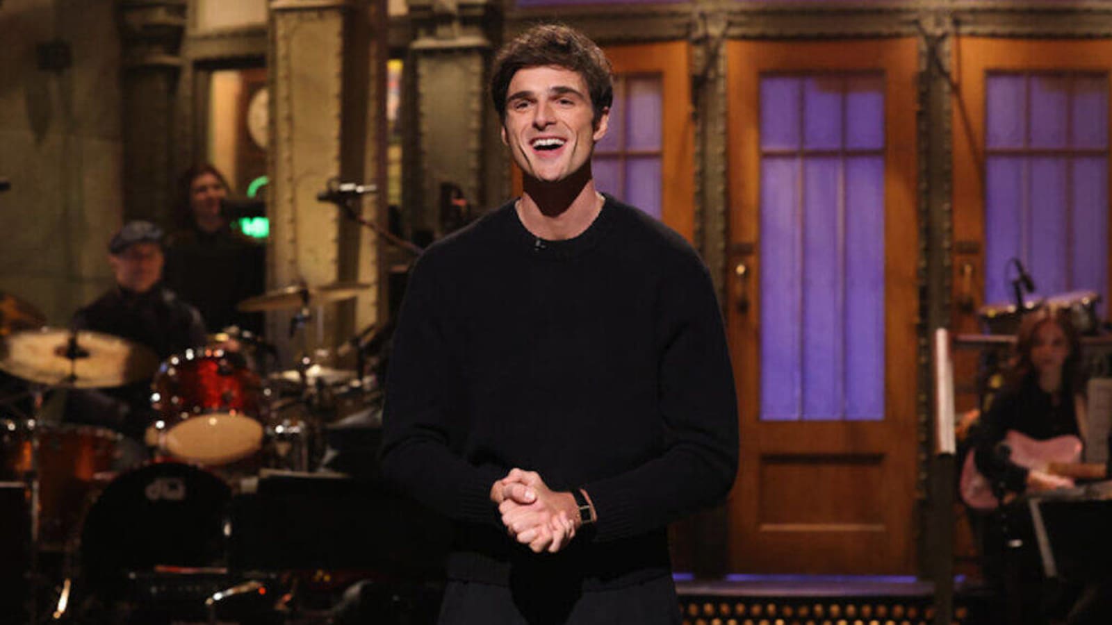 ‘SNL’: Jacob Elordi Monologue Pokes Fun at ‘Saltburn’ & ‘The Kissing Booth’ (Video)