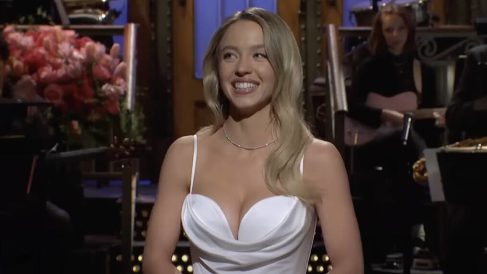 ‘SNL’: Sydney Sweeney Addresses Affair Rumors With Glen Powell