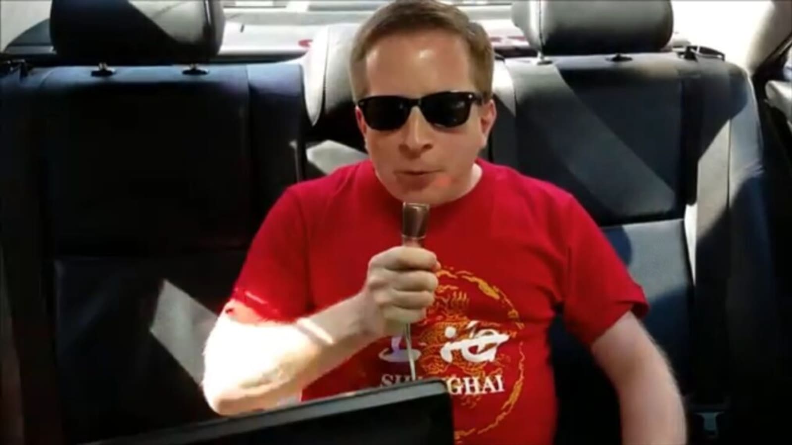 See ‘Jeopardy!’ Karaoke Contestant Harvey Silikovitz Perform David Bowie Song in Taxi (Video)