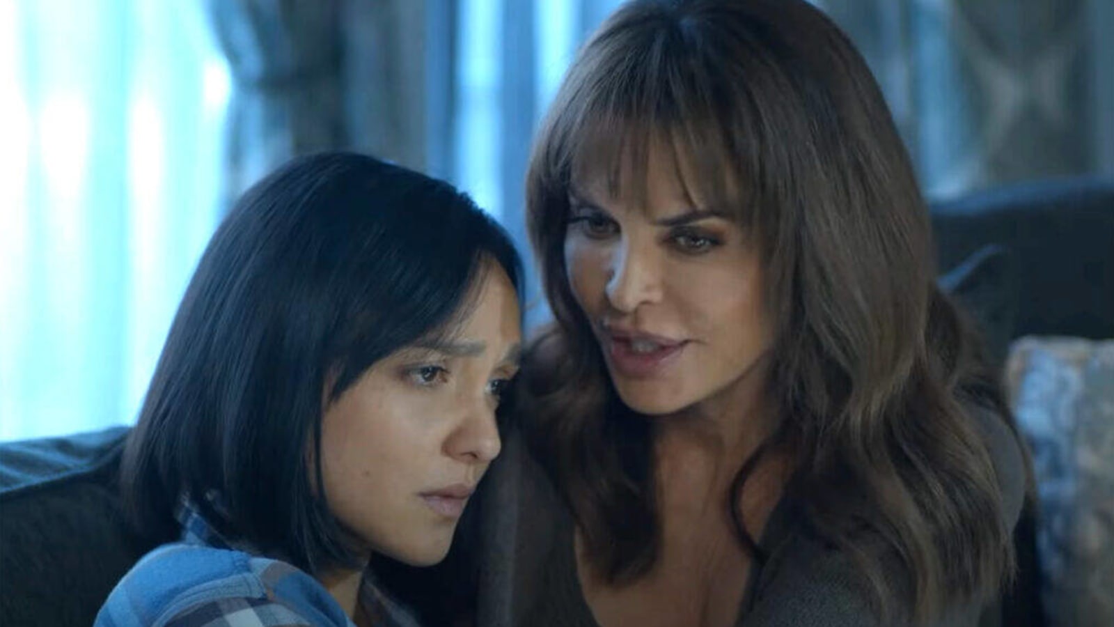 ‘Mommy Meanest’ Trailer: Lisa Rinna Terrorizes Her Daughter in New Lifetime Movie (Video)