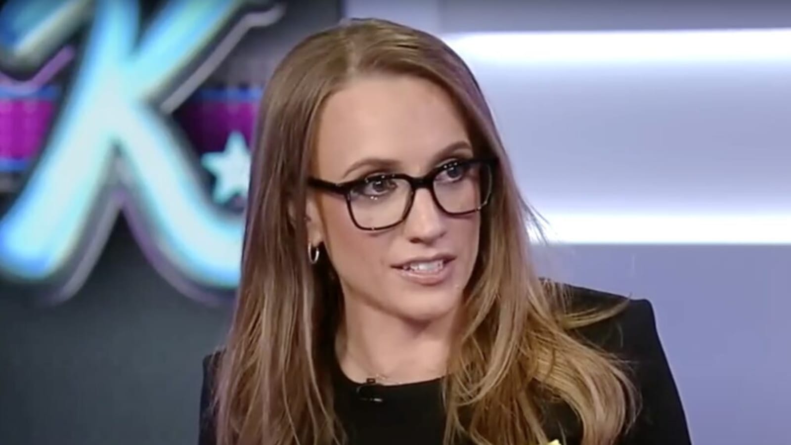 Fox News’ Kat Timpf Returns to ‘Gutfeld!’ After Medical Hiatus – Fans React