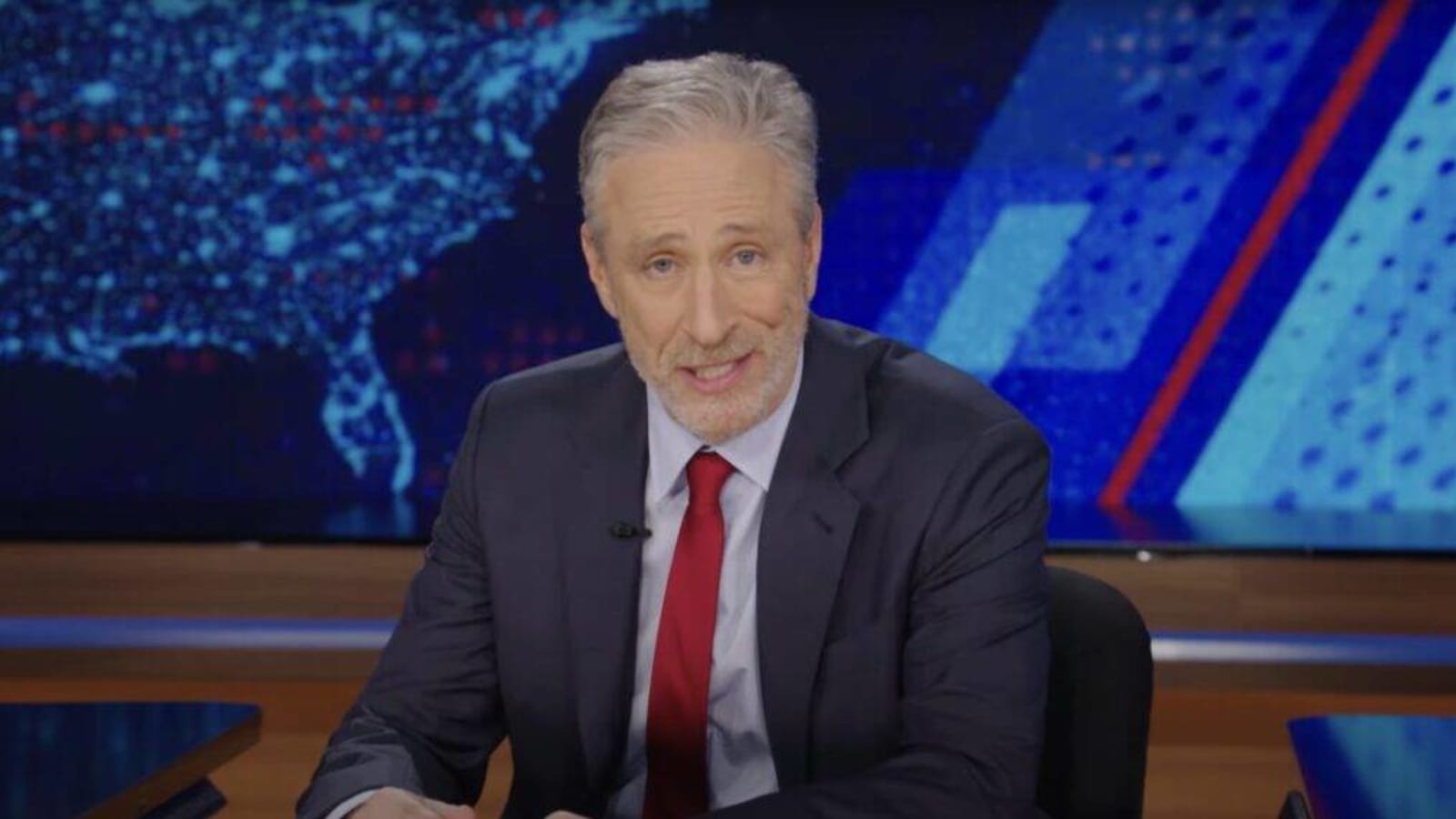 Jon Stewart Reveals Chaos of First Show & How Howard Stern Mocked Him (Video)