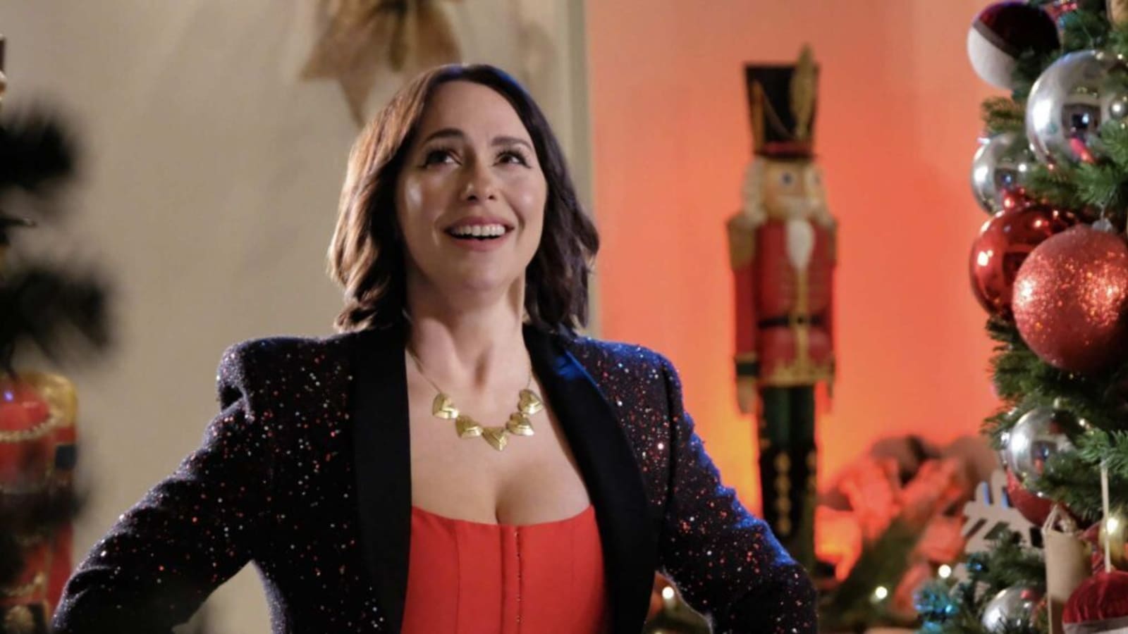 ‘The Holiday Junkie’: Jennifer Love Hewitt on Working With Husband Brian Hallisay & Inspiration From Her Mother