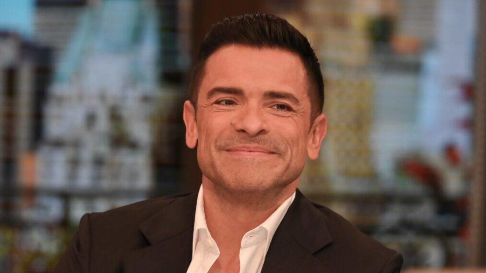 Mark Consuelos Owns Up to Mistakes & Challenges of Hosting ‘Live’ with Wife Kelly Ripa