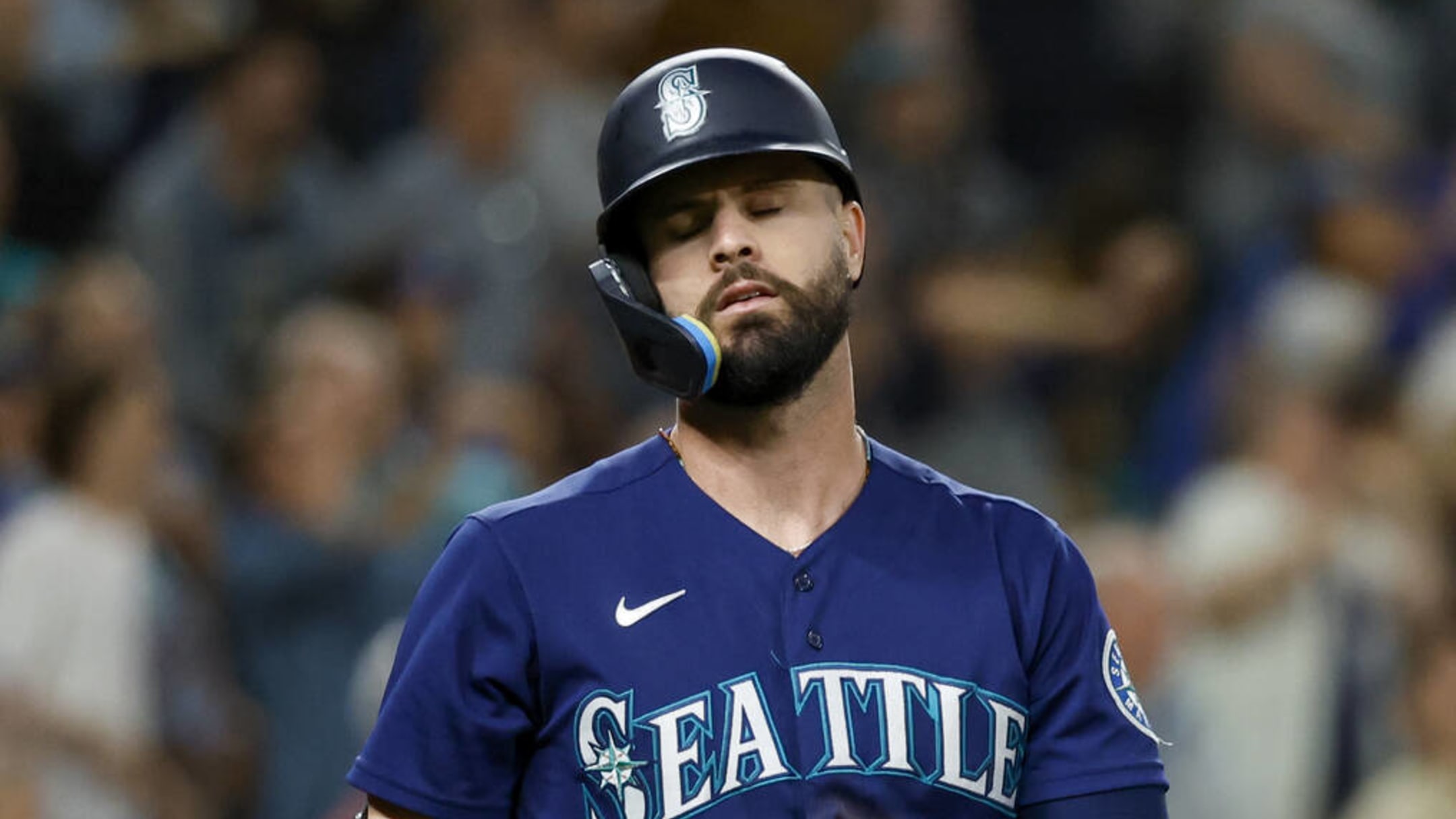 Jesse Winker's collision at first base leaves Mariners, already