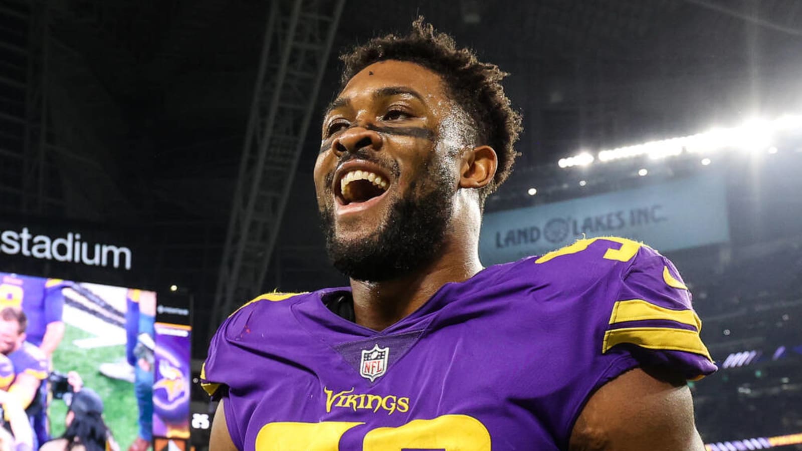 Vikings' Danielle Hunter reports to training camp amid contract talk