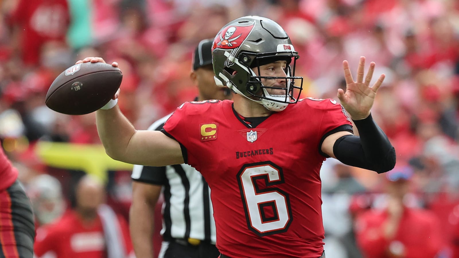 Baker Mayfield's stellar game keeps Buccaneers' playoff hopes alive