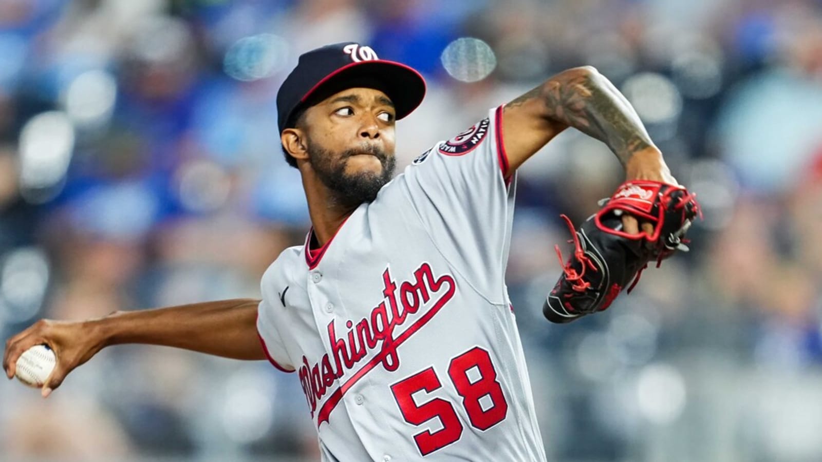 Veteran righty elects free agency