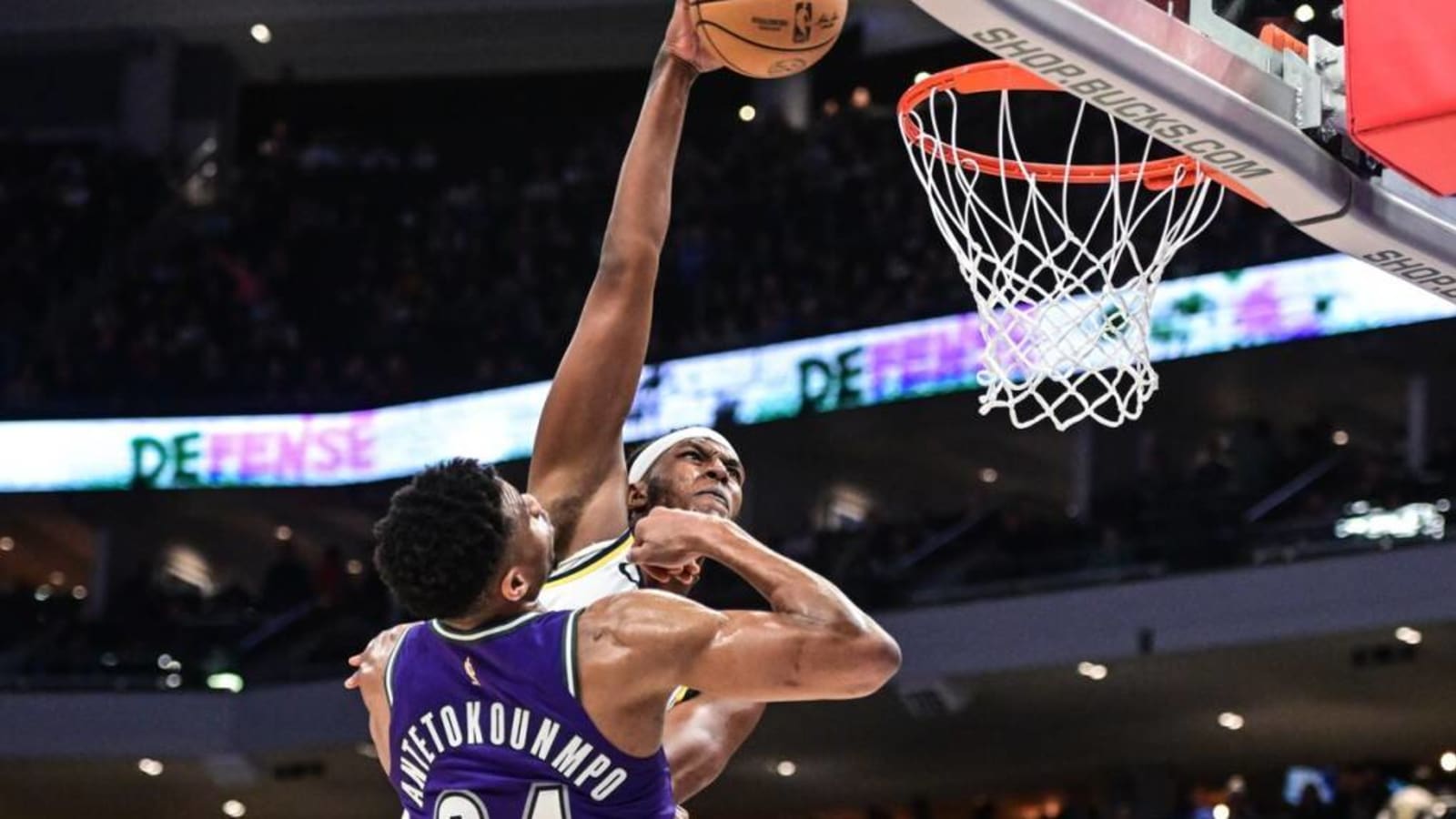 Myles Turner&#39;s Dunk On Giannis Antetokounmpo Is Going Viral In Pacers-Bucks Game