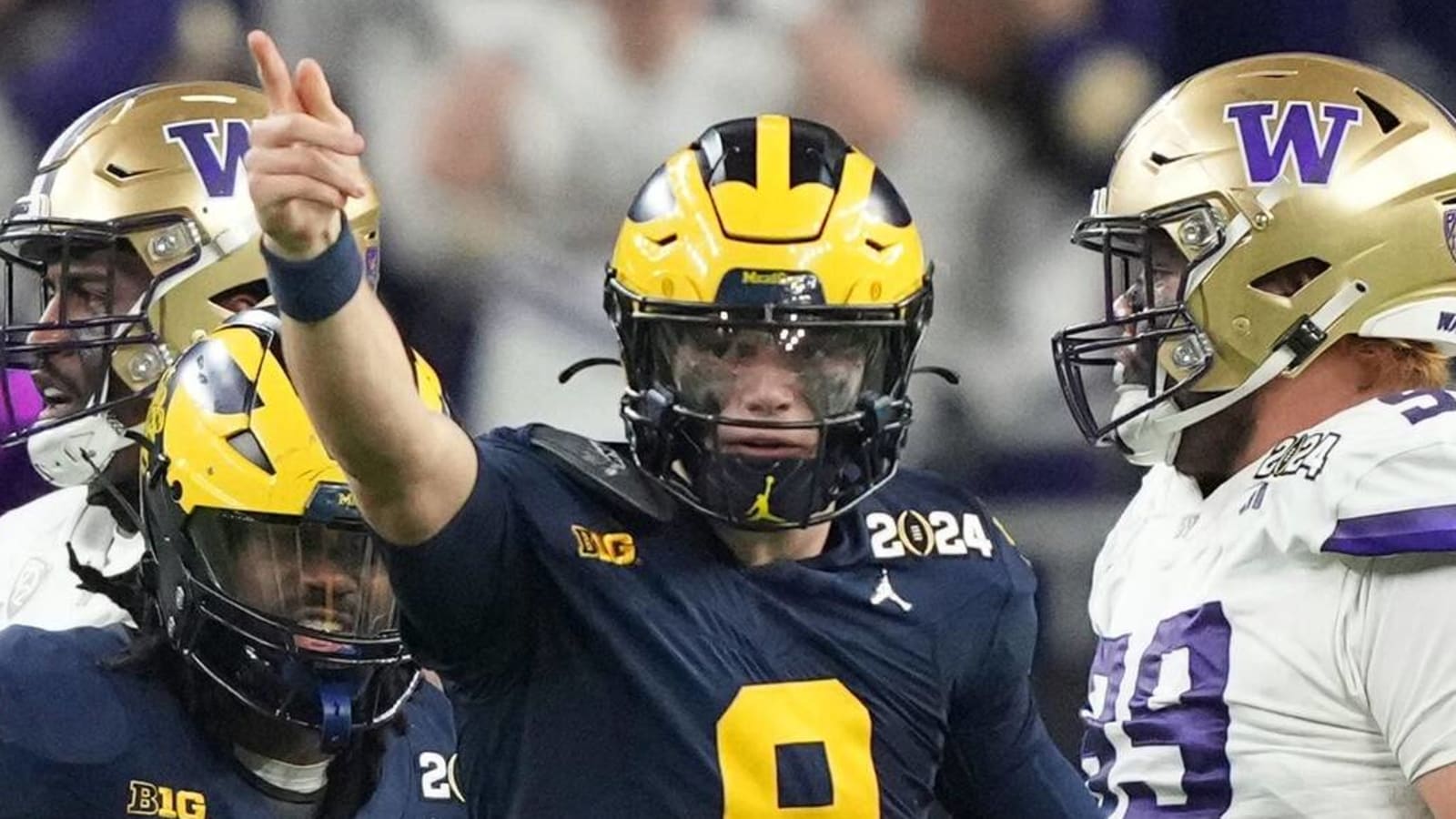 Steelers trade into top 10 for QB in latest mock draft