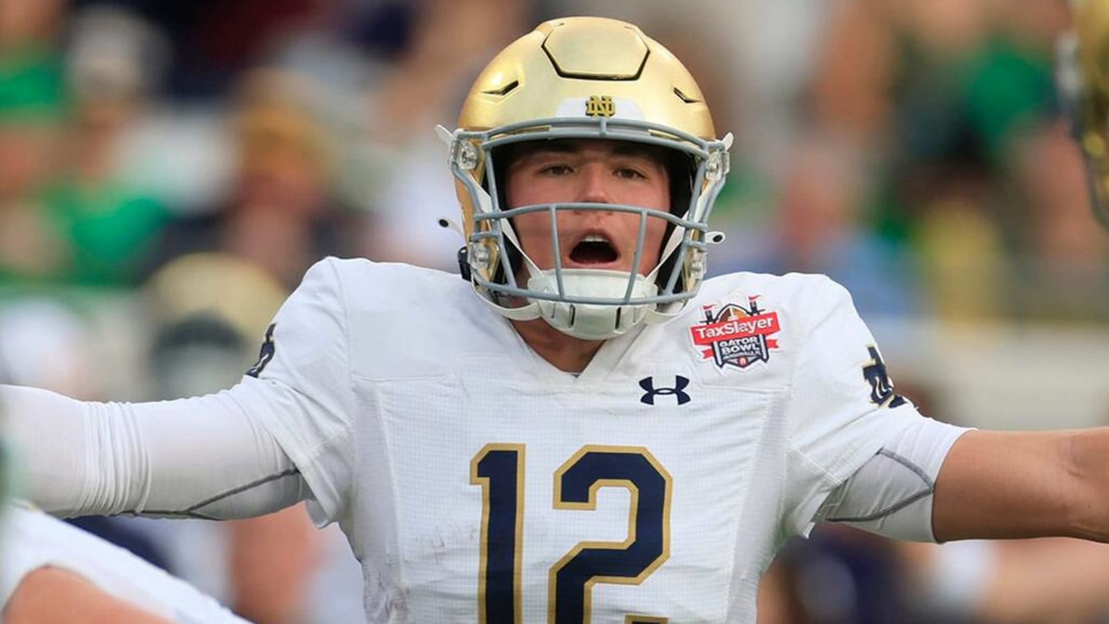 Notre Dame quarterback plans to enter transfer portal