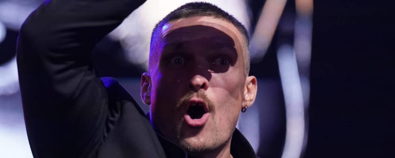 Usyk Puts On Serious Mass For Fury