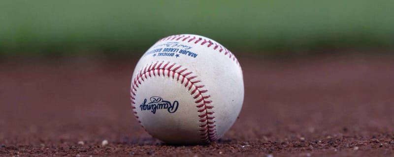 Watch: Mariners farmhand attempts 'and 1' to avoid tag-out