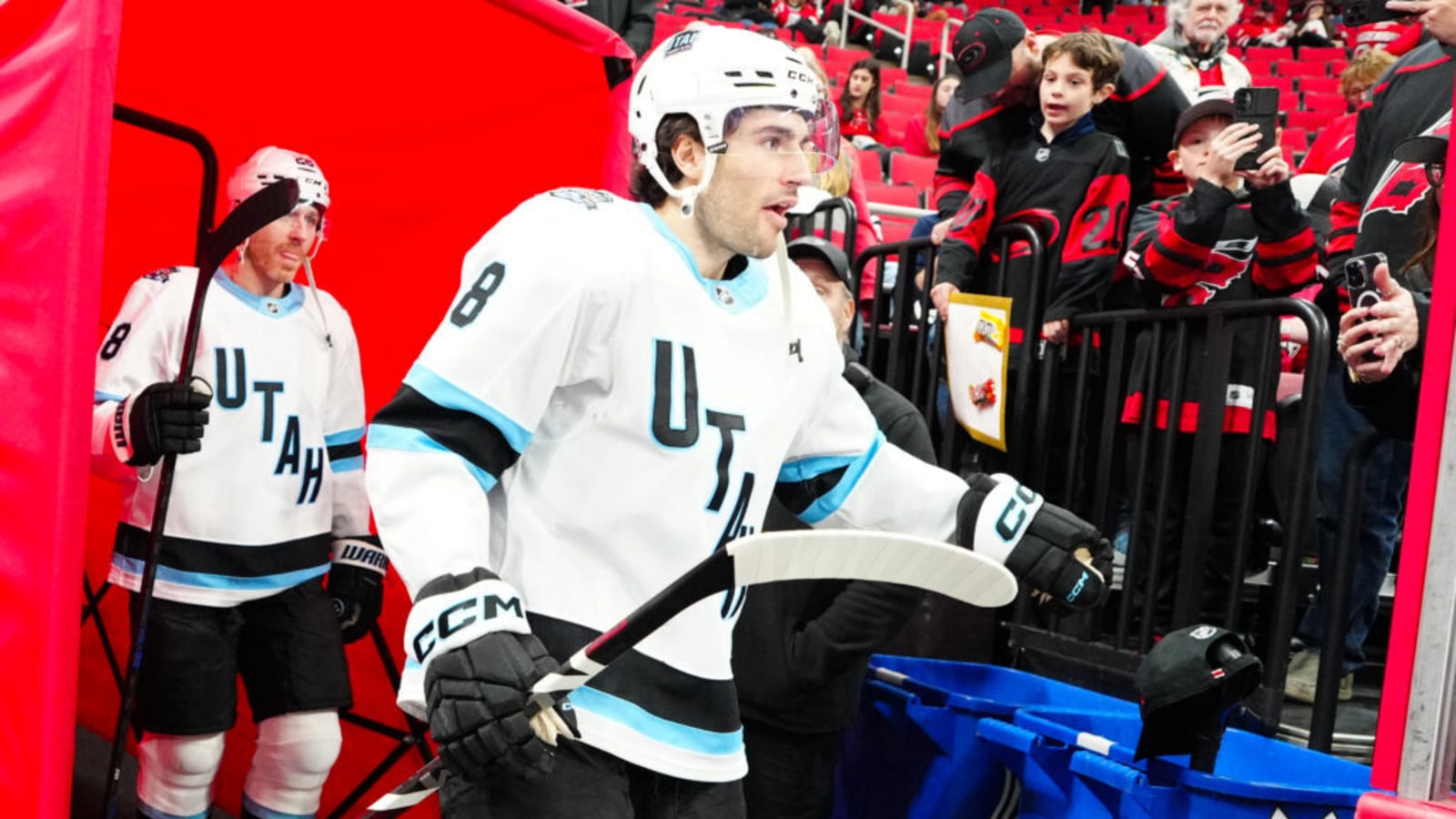 Utah Mammoth Re-Sign Top Pending UFA to Contract Extension