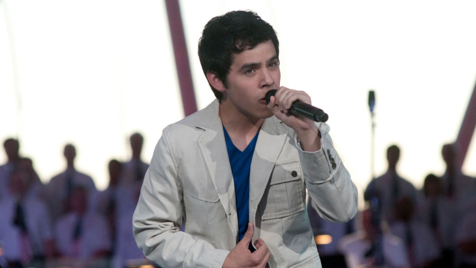 &#39;American Idol&#39; Star Says He &#39;Tried Everything Not to Be Queer&#39;