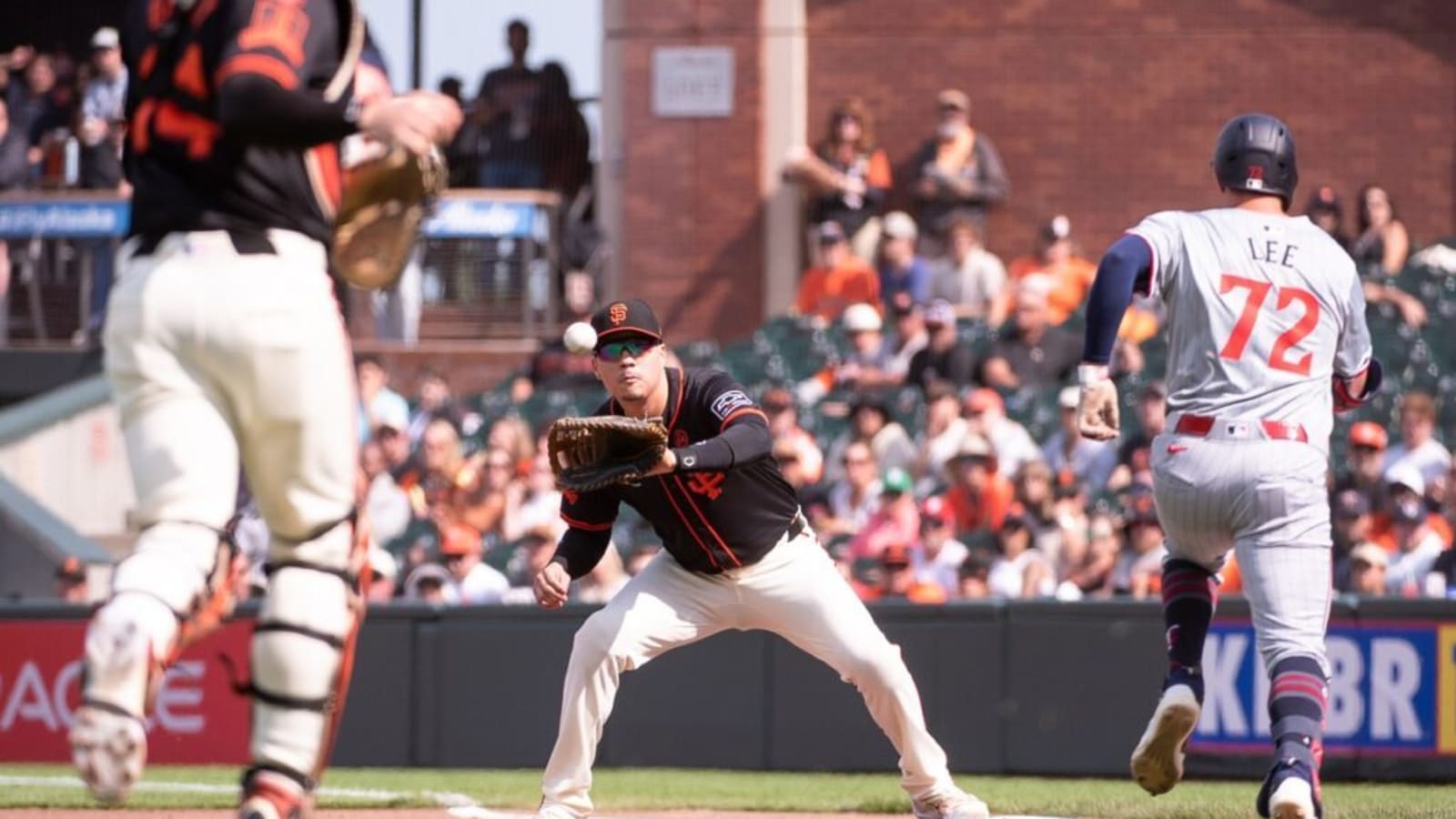 Giants Infielder Out for the Year with Knee Injury