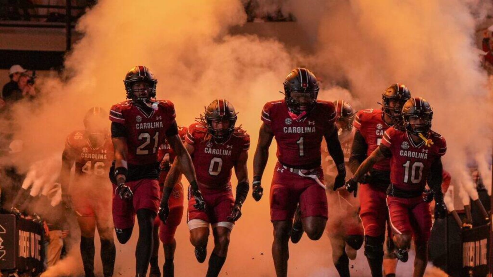 Gamecocks Keep Defensive Line in Tact