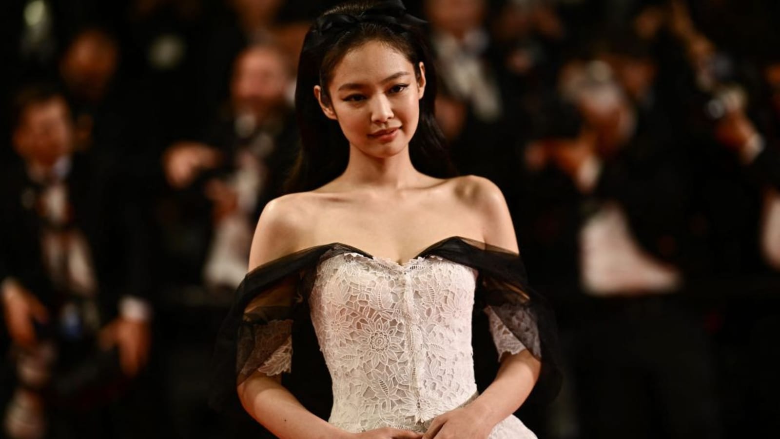 BLACKPINK&#39;s Jennie Releases &#39;Mantra&#39; MV Rehearsal Video; Fans Heap Praise on K-Pop Star