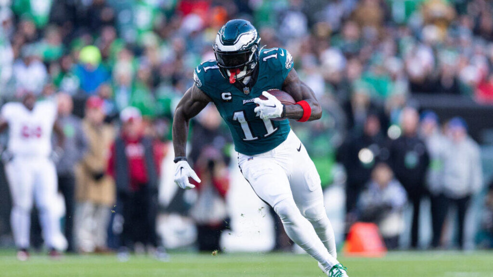 Philadelphia Eagles Extend Wide Receiver AJ Brown