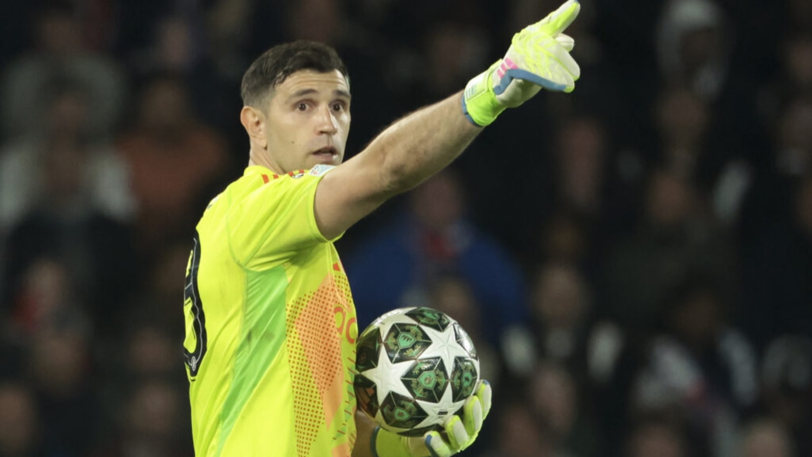 Man United’s Emiliano Martinez bid revealed as talks with Aston Villa begin