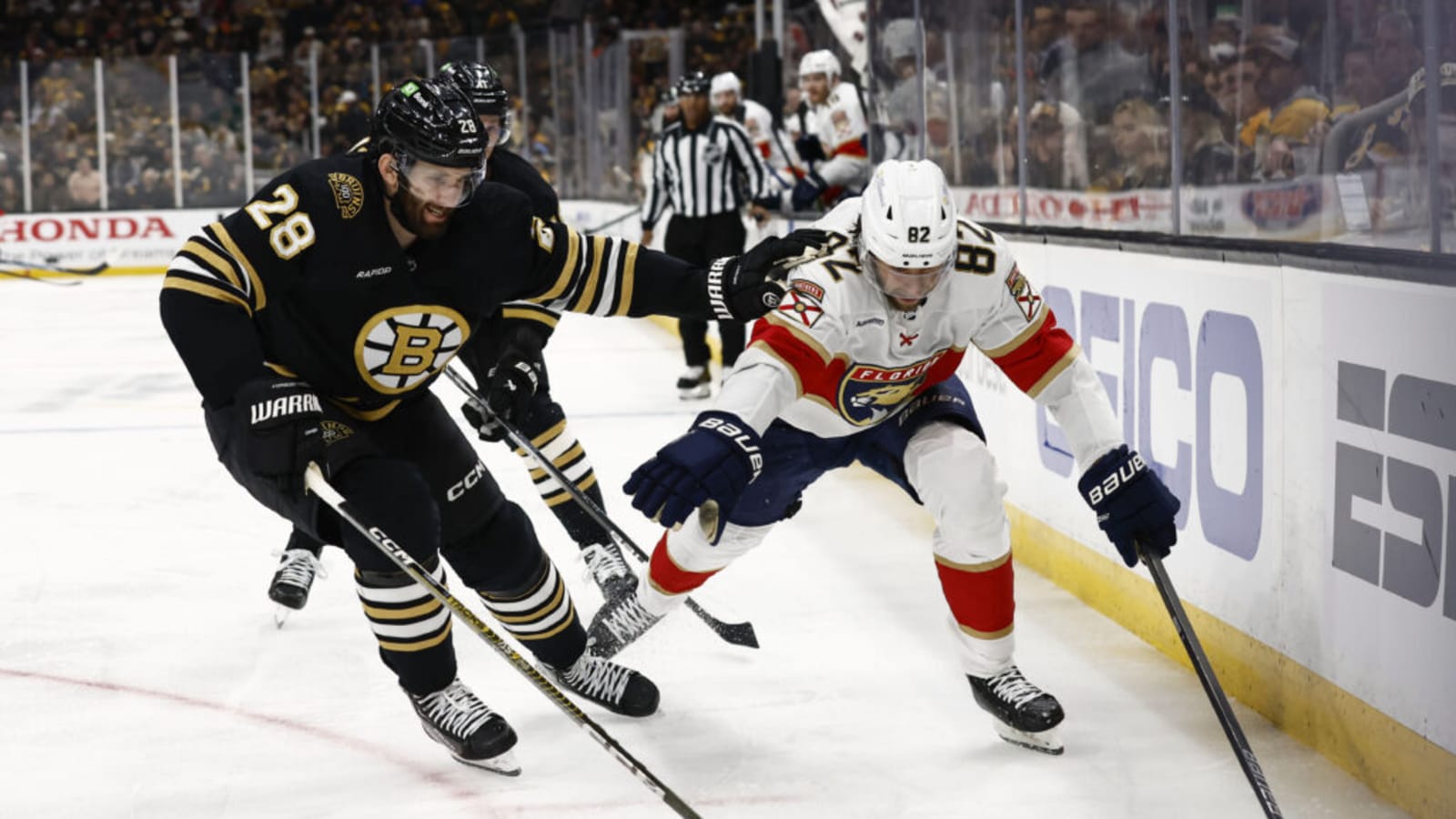 Former Bruins Defenceman Signs with Vancouver Canucks